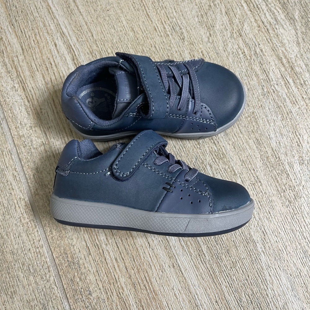 Toddler size 6 stride rite washable Velcro shoes
